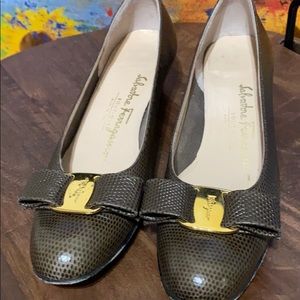 Salvatore Ferragomo Brown Vera Bow Pumps ❤️❤️